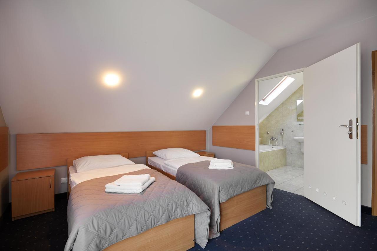 Hotel Wena Kielce Bagian luar foto