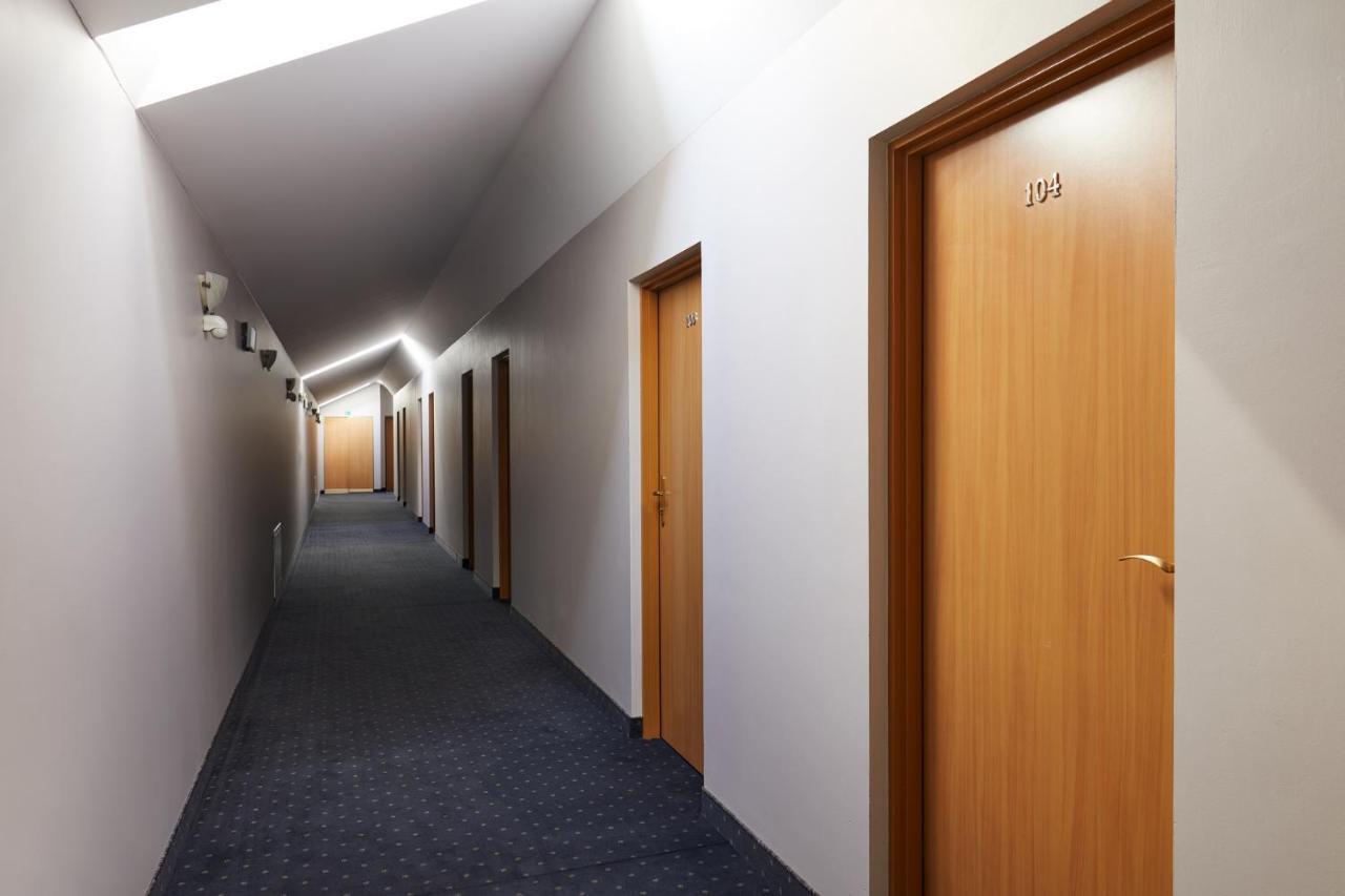 Hotel Wena Kielce Bagian luar foto